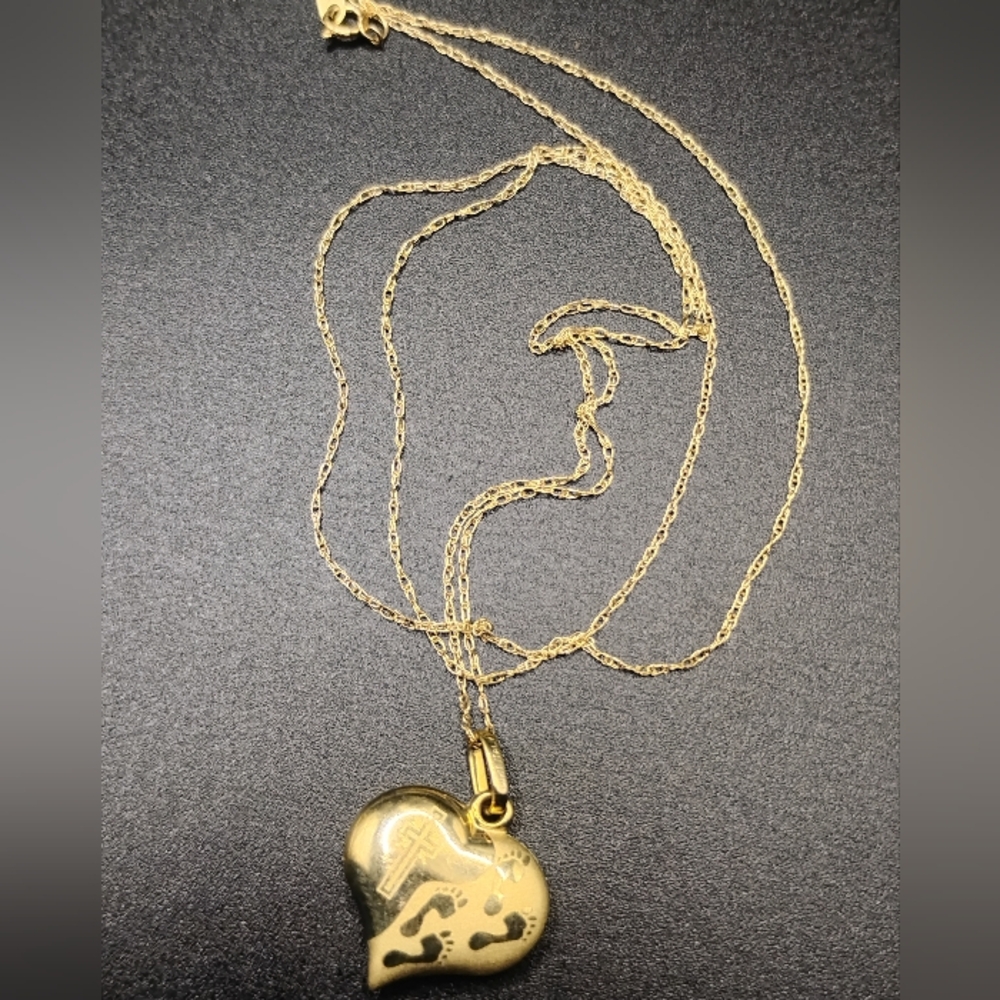 Footprints 👣 In The Sand Gold Heart Necklace